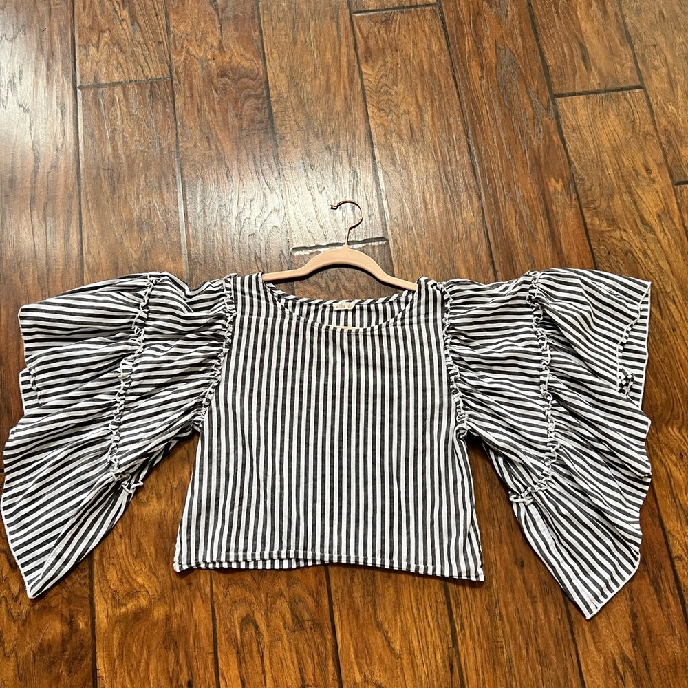 Stripe blouse with large sleeves